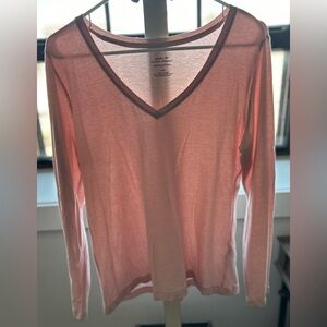 Women’s Banana Republic Factory long sleeve pink v-neck tee size large